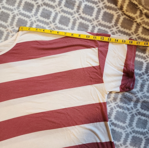 Pink and white striped old navy oversized t-shirt 🎀 - Picture 6 of 9